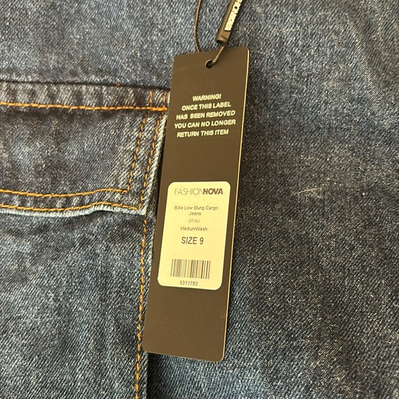 NWT Fashion Nova Billie low slung cargo jeans size 9 medium wash, inseam 31” - Picture 2 of 3